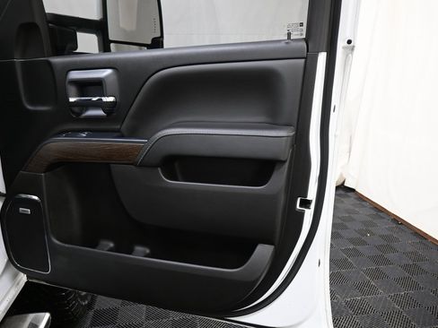 Used 2017 GMC Sierra 2500 Denali w/ Duramax Plus Package image 28