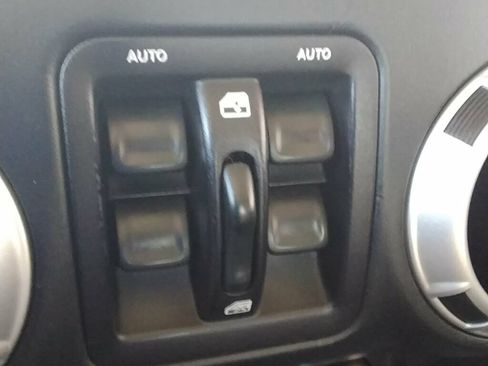 Used 2016 Jeep Wrangler Unlimited Sahara w/ Connectivity Group AWD/4WD image 16