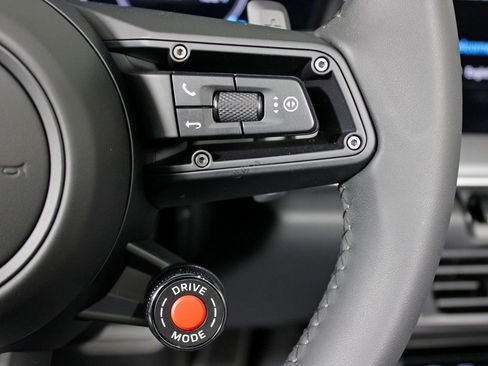 Used 2025 Porsche 911 Carrera image 28