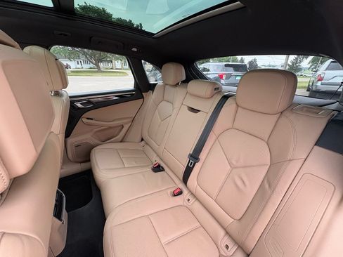 Used 2021 Porsche Macan w/ Premium Package Plus AWD/4WD image 27