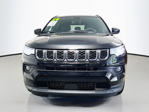 Used 2024 Jeep Compass Latitude AWD/4WD image 11