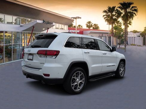 Certified 2022 Jeep Grand Cherokee Limited w/ Trailer Tow Group IV AWD/4WD image 3