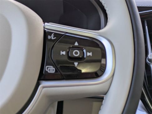 New 2026 Volvo XC90 B6 Ultra w/ Protection Package image 36