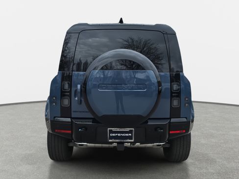 New 2026 Land Rover Defender 110 X-Dynamic SE image 6