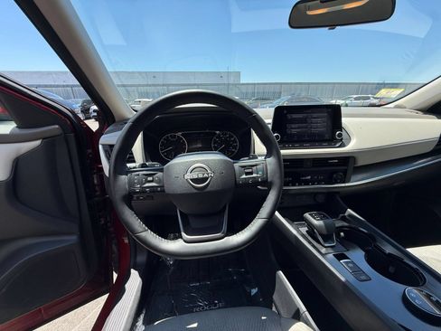 Used 2025 Nissan Rogue SV AWD/4WD image 36
