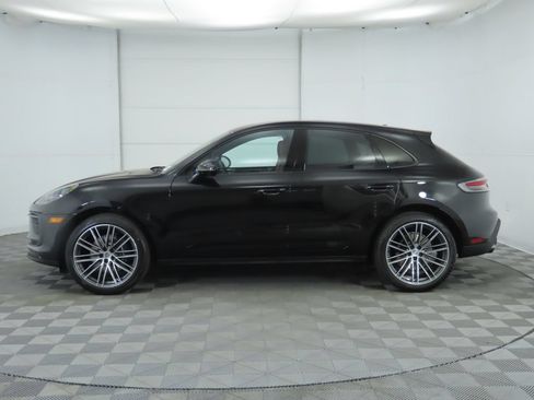 Used 2025 Porsche Macan AWD/4WD image 2