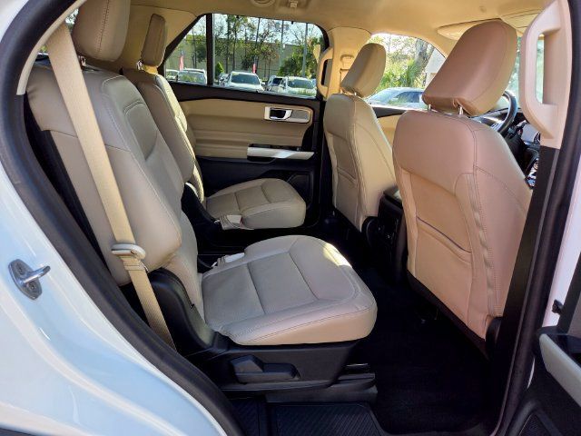 Used 2022 Ford Explorer Limited w/ Equipment Group 301A RWD image 17