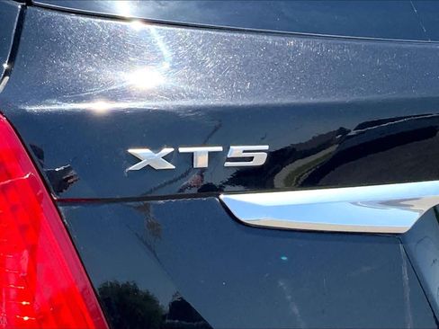Used 2017 Cadillac XT5 Premium Luxury FWD image 10