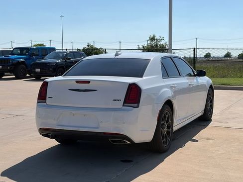 Used 2023 Chrysler 300 Touring L w/ Popular Equipment Group AWD/4WD image 9