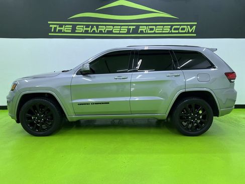 Used 2020 Jeep Grand Cherokee Altitude AWD/4WD image 6