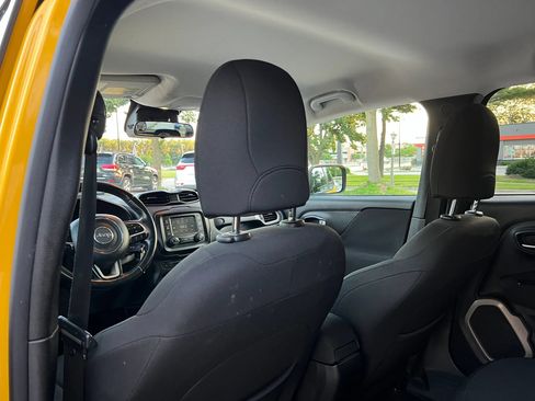 Used 2015 Jeep Renegade Latitude FWD image 13