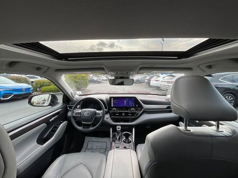 Used 2023 Toyota Highlander Limited image 18