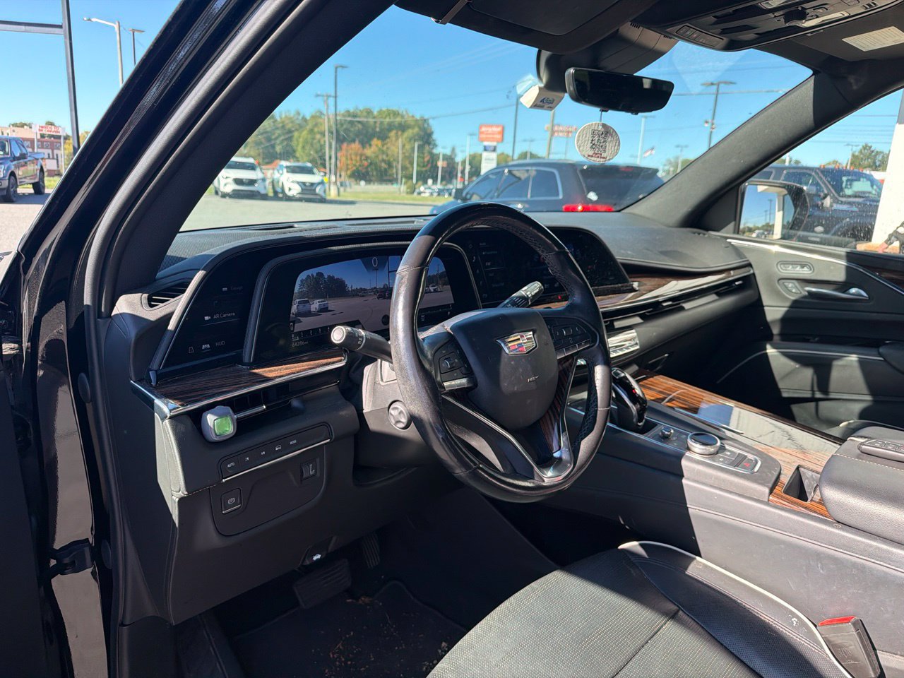 Used 2021 Cadillac Escalade ESV Premium Luxury w/ LPO, Radiant Package AWD/4WD image 4