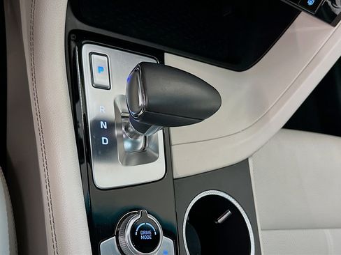 Used 2025 Genesis G70 2.5T image 25