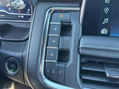 Used 2023 Chevrolet Suburban Premier image 15