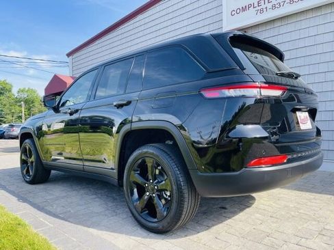 Used 2024 Jeep Grand Cherokee Limited w/ Black Appearance Package AWD/4WD image 7