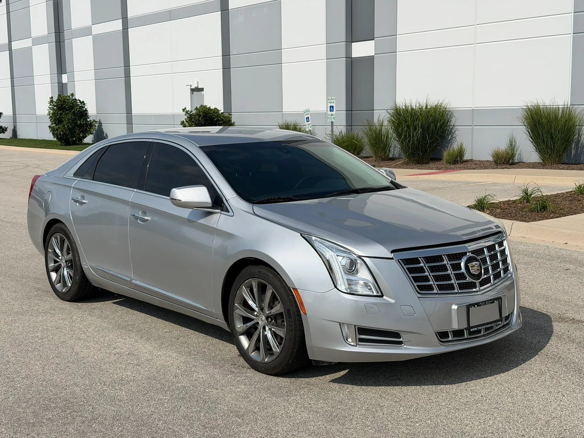 Used 2014 Cadillac XTS FWD image 3