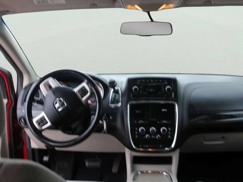 Used 2013 Dodge Grand Caravan SXT w/ UConnect Hands-Free Group FWD image 5