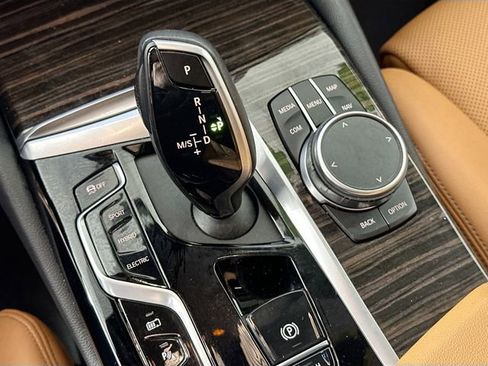 Used 2023 BMW 530e xDrive w/ Premium Package image 15