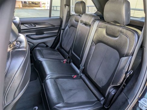 Used 2023 Jeep Grand Cherokee Altitude image 24