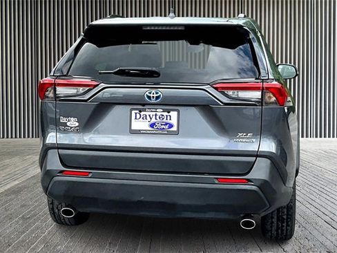 Used 2021 Toyota RAV4 XLE Premium image 8