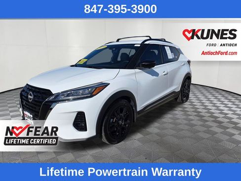 Used 2023 Nissan Kicks SR w/ SR Premium Package FWD image 3