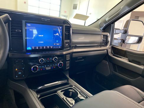 New 2026 Ford F250 Lariat w/ Black Appearance Package AWD/4WD image 12
