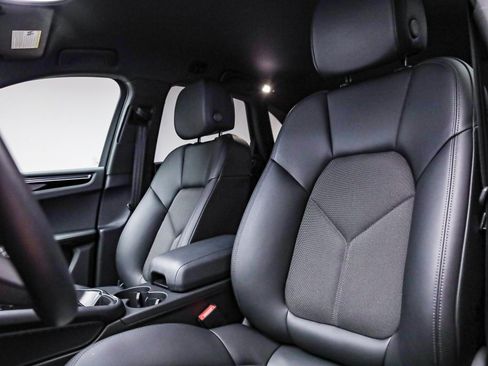 Used 2025 Porsche Macan image 5
