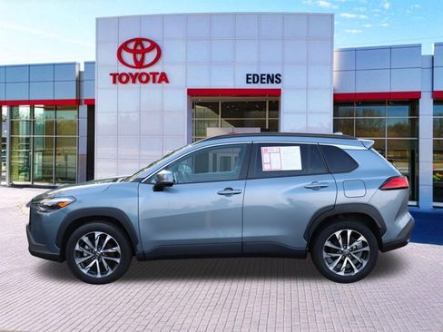 Used 2024 Toyota Corolla Cross XLE FWD image 8