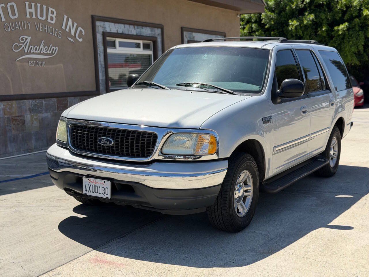 Used 2002 Ford Expedition XLT RWD image 2