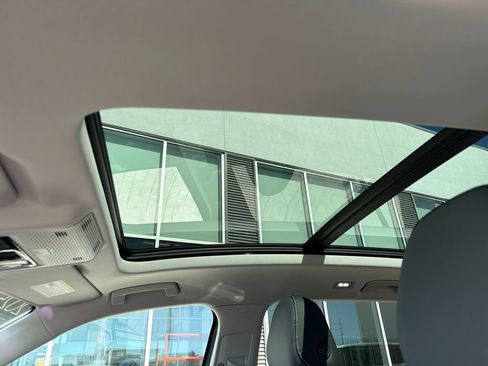 Certified 2025 Volkswagen Tiguan SE image 23