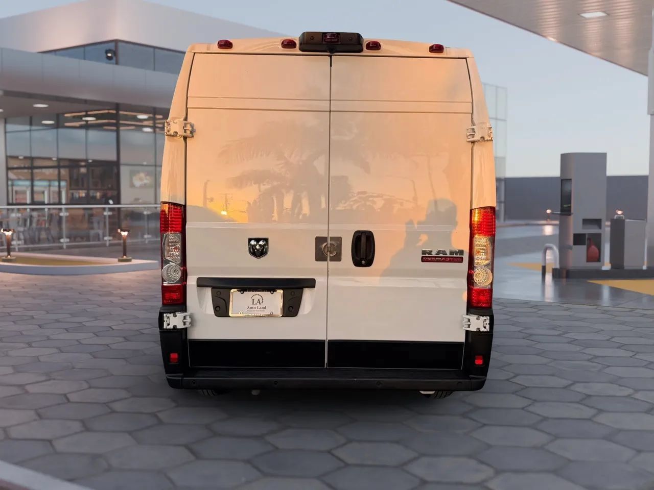 Used 2021 RAM ProMaster 2500 w/ Interior LED Lighting Group FWD image 5