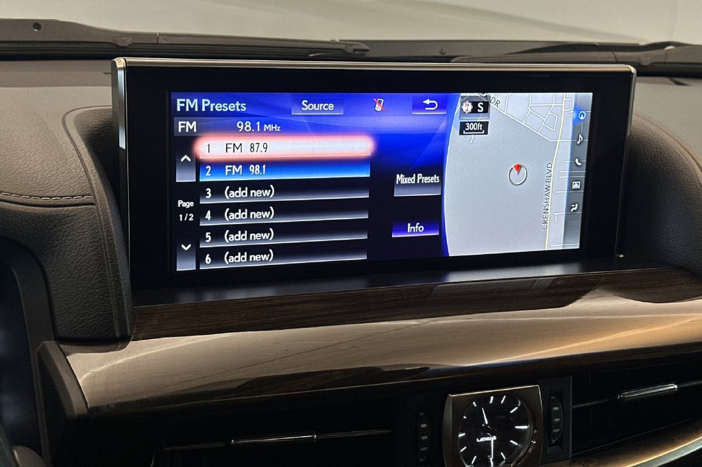 Used 2016 Lexus LX 570 4WD w/ Luxury Package image 20