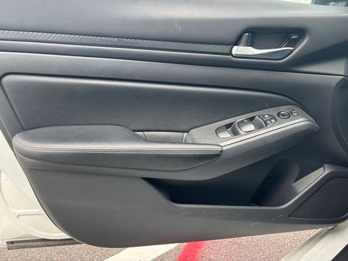 Used 2025 Nissan Altima 2.5 SV FWD image 18
