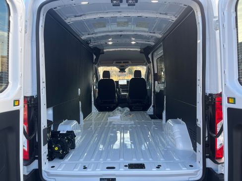 New 2026 Ford Transit 250 148 Medium Roof image 11
