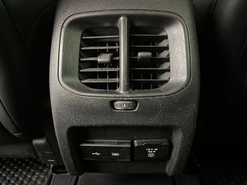 Used 2019 Jeep Cherokee Trailhawk AWD/4WD image 22