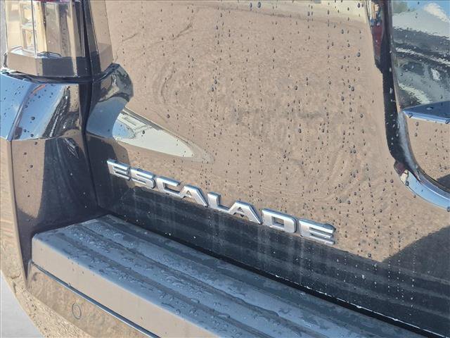 Used 2015 Cadillac Escalade Luxury AWD/4WD image 11