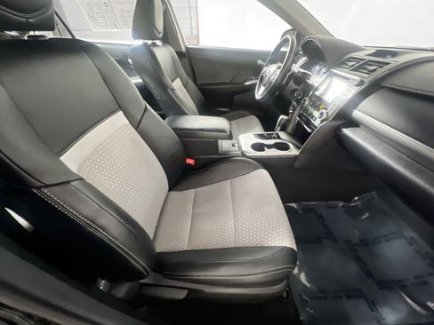 Used 2014 Toyota Camry SE FWD image 30