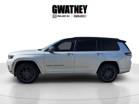 Used 2023 Jeep Grand Cherokee L Summit w/ Advanced Protech Group IV AWD/4WD image 8