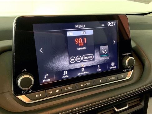 Used 2025 Nissan Rogue SV AWD/4WD image 6