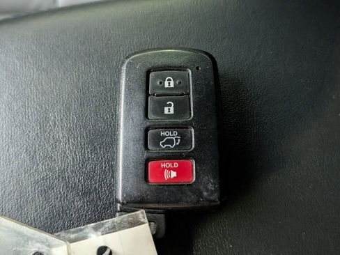 Used 2016 Toyota RAV4 Limited image 32