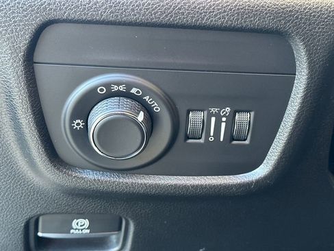 Used 2022 Jeep Grand Cherokee L Laredo w/ Luxury Tech Group I image 28