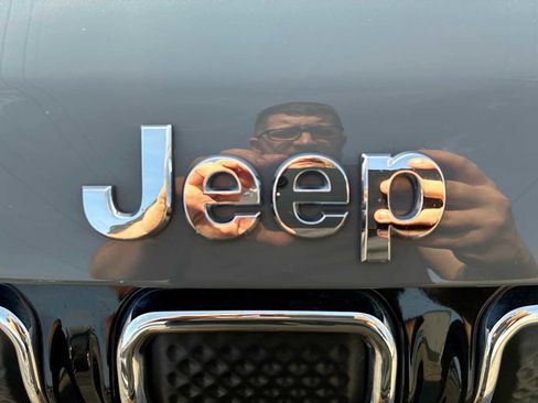 Used 2022 Jeep Compass Limited image 30