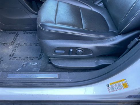 Used 2023 GMC Acadia SLT image 22