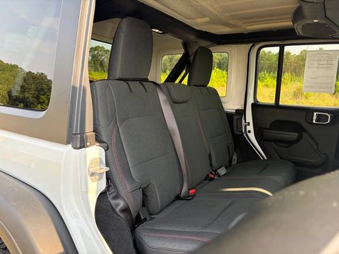 Used 2026 Jeep Wrangler Unlimited Rubicon AWD/4WD image 27