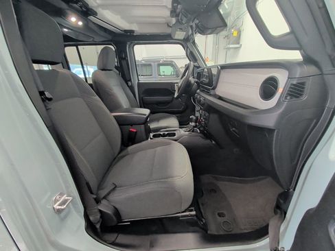 Used 2024 Jeep Wrangler Unlimited AWD/4WD image 16