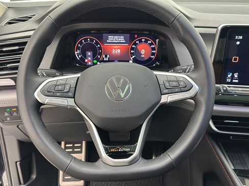 Used 2026 Volkswagen Atlas Peak Edition AWD/4WD image 17