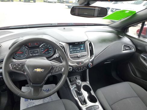 Used 2017 Chevrolet Cruze LT w/ Convenience Package FWD image 27