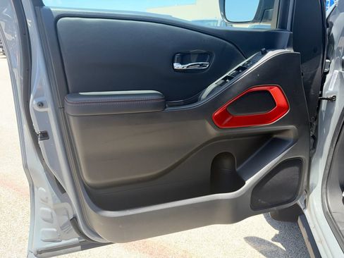 Certified 2025 Nissan Frontier Pro-X RWD image 20