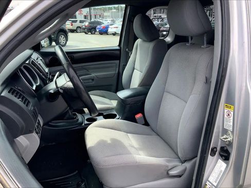 Used 2015 Toyota Tacoma 4x4 Access Cab w/ Convenience Package image 8